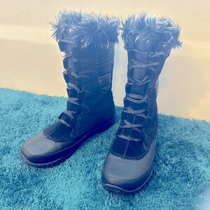 The North Face Women’s Nuptse Purna Shiny T NF black, 8.5-medium